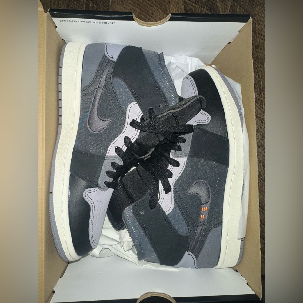 Air Jordan 1 Mid SE Craft